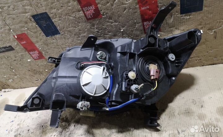 Фары Nissan Serena c26 2012 год