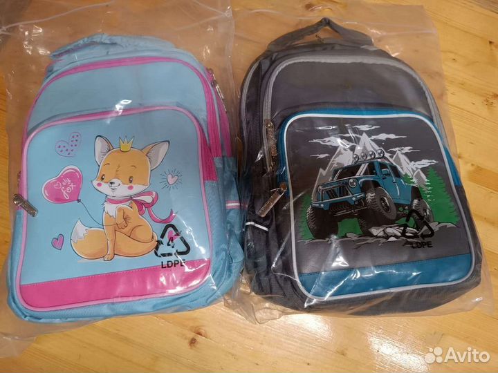 Рюкзак с школьными принадлежностими