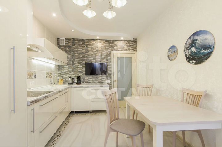 3-к. квартира, 82 м², 6/17 эт.