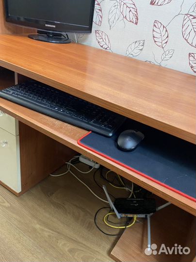 Компьютерный стол