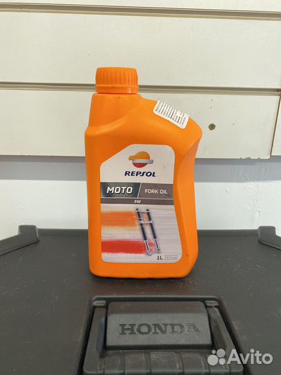 Масло вилочное Repsol 5W для мотоцикла полусинт