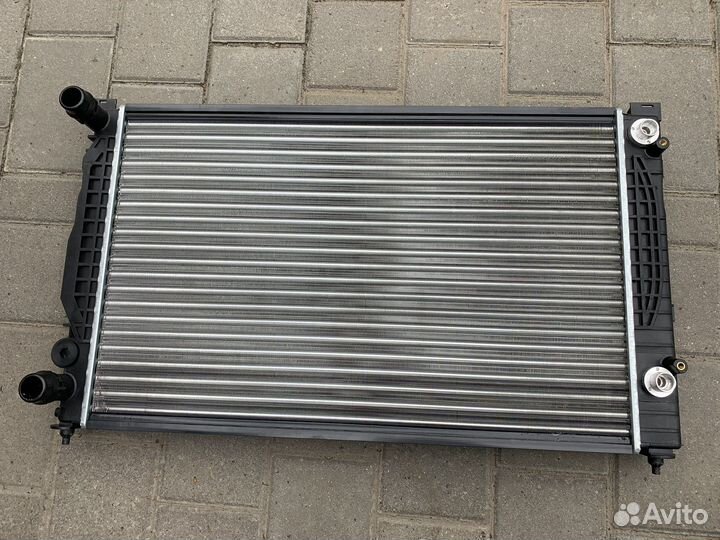 Радиатор охлаждения АКПП Фольксваген Пассат Б5