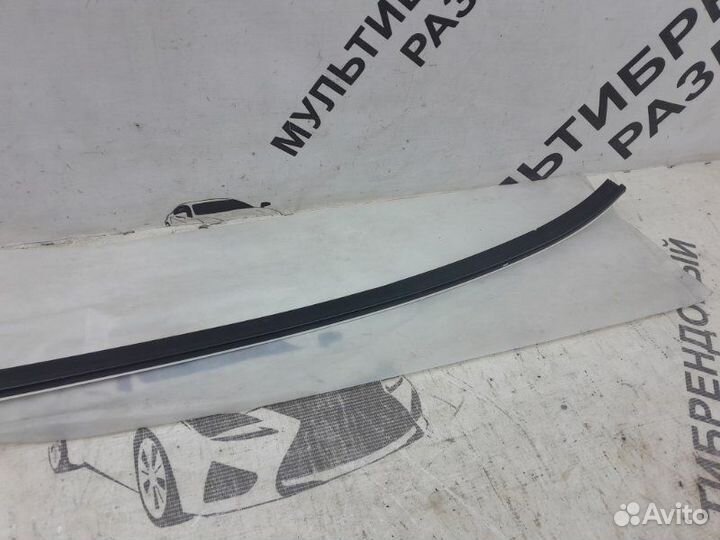 Молдинг лобового стекла Toyota Camry 70