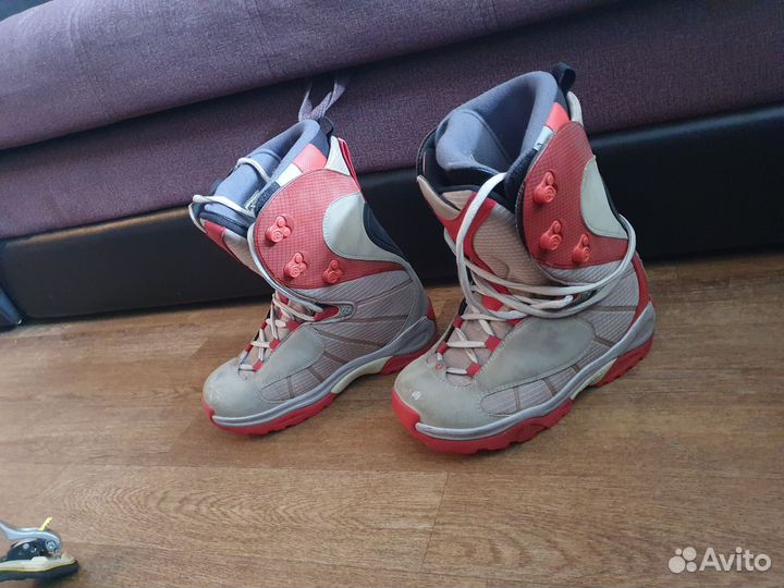 Сноуборд с ботинками