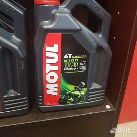Масло Motul для мотоцикла моторное на мото
