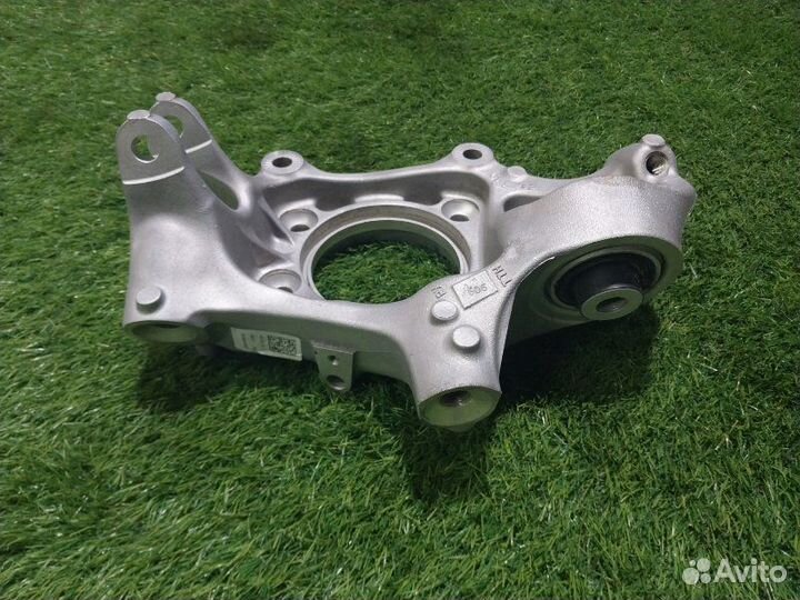 Кулак задний левый Audi A6 C8 dfba 2018