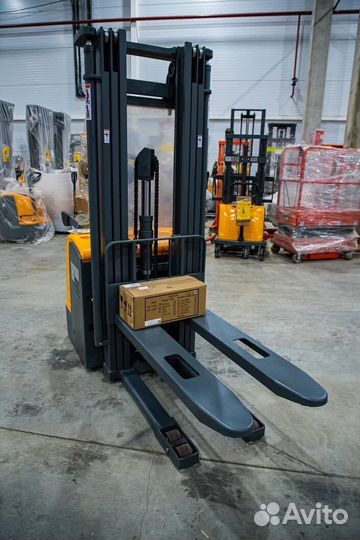 Самоходный электрический штабелер 1,5 т 4,5 м