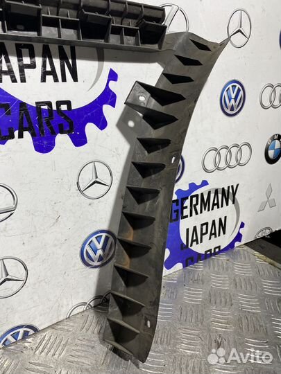 Направляющая заднего бампера R Passat B5 универсал