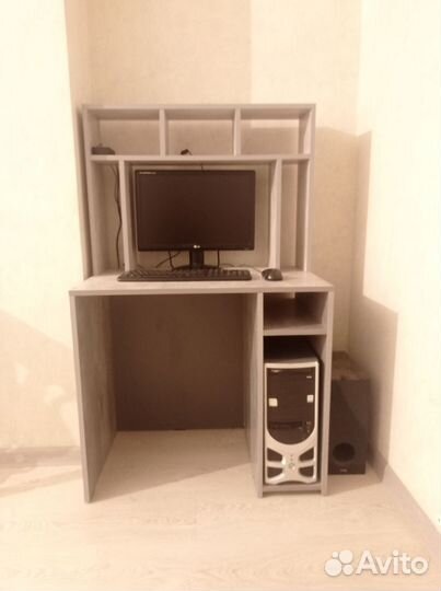 Компьютерный стол новый