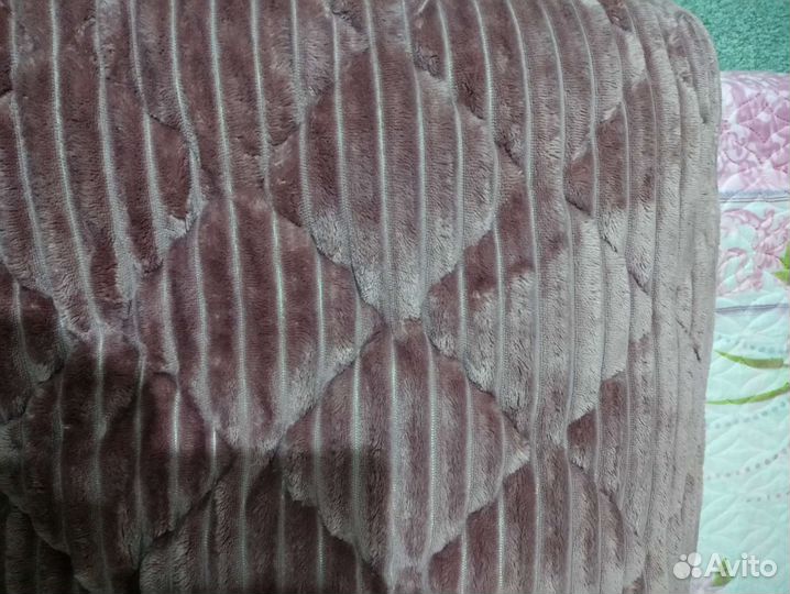 Пледы и покрывало