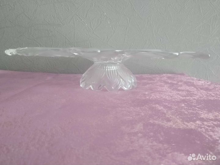 Тортница на ножке