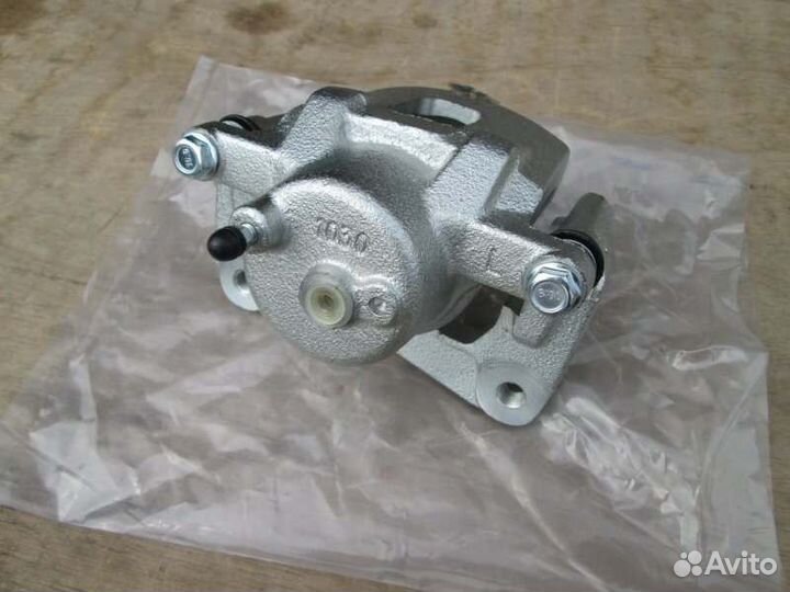 Суппорт передний левый Toyota Corolla Fielder