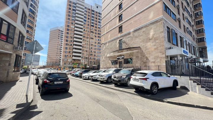 Торцевое помещение с арендатором, 105.6 м²