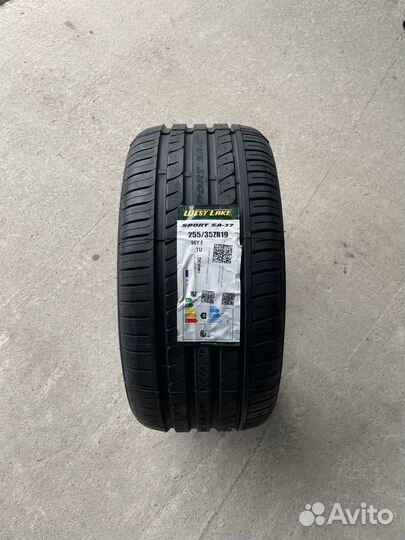 Westlake SA37 255/35 R19 96Y