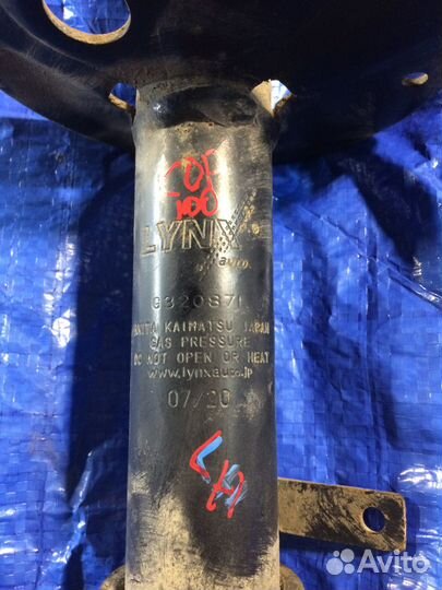 Стойка передняя левая Toyota Corolla 100 1997