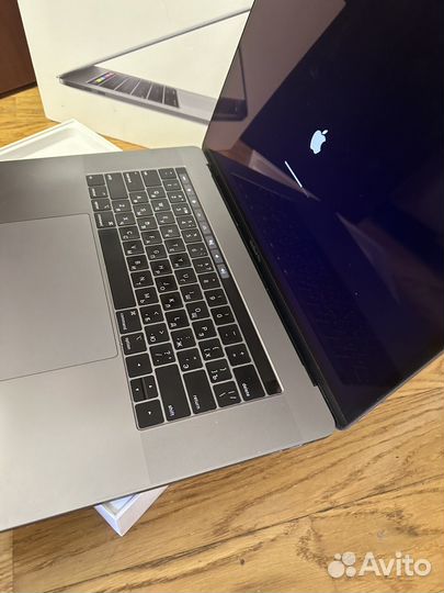 Apple MacBook Pro 15 2018 i7 2.6/16/512/4gb R560x