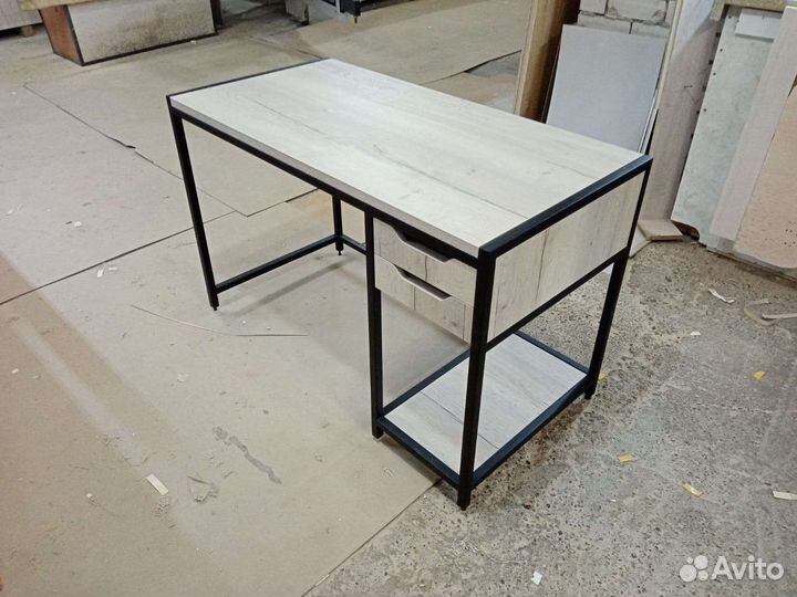 Письменный стол