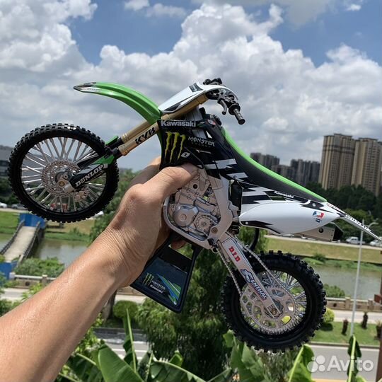Модель мотоцикла Kawasaki KX 450F масштаб 1/6