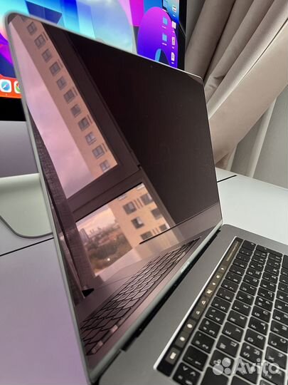 Apple MacBook Pro 15 2019 touchbar