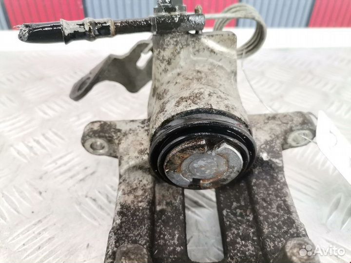 Суппорт задний правый Audi A6 4B/C5 2000 8E0615424