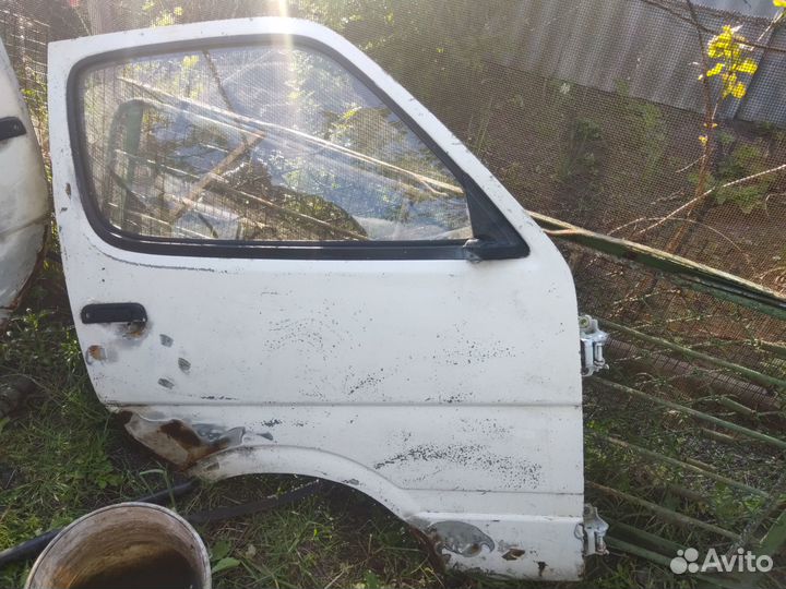 Toyota hiace h100 двери передние