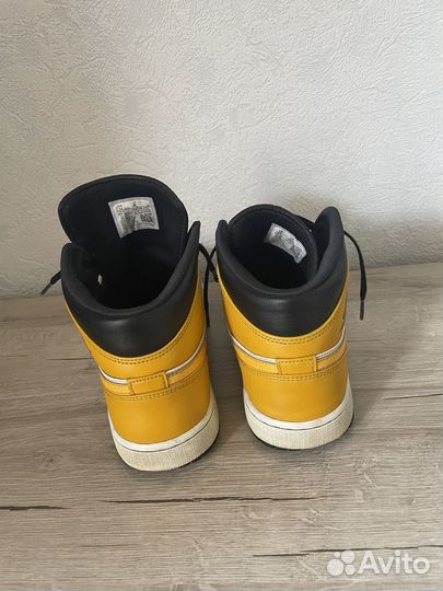 Nike air jordan 1 university gold mid оригинал