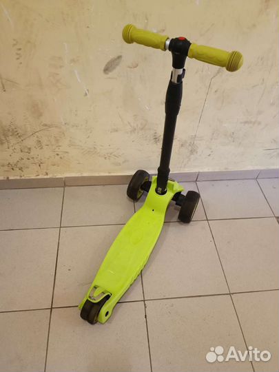 Самокат трехколесный