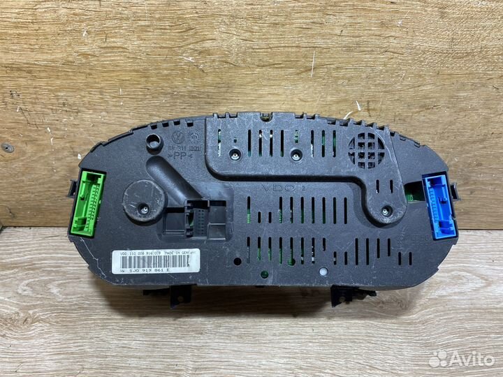 Панель приборов Volkswagen Golf 4 бензин 1121143