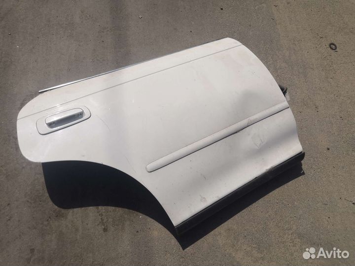 Дверь правая под ремонт