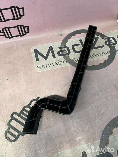 Кронштейн под фарой правый Kia Rio 2020-2023