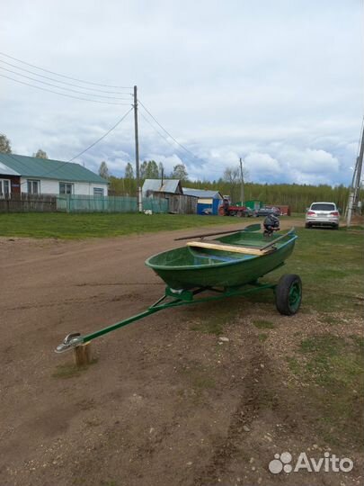 Лодка пластиковая