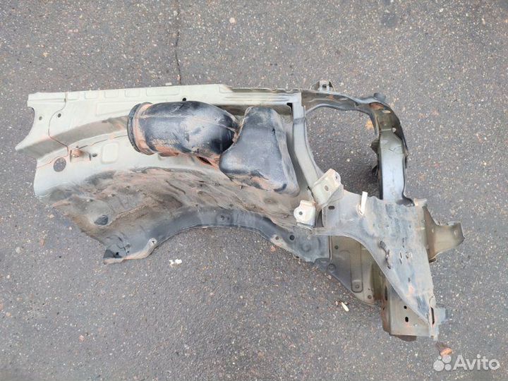 Брызговик передний правый Toyota Prado 120