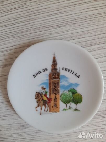 Сувенирные декоративные тарелки страны мира