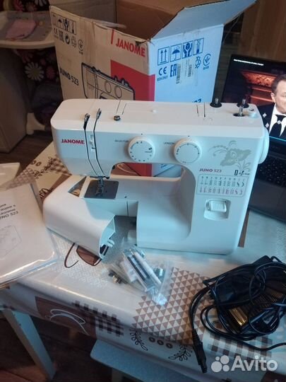 Продам швейную машинку