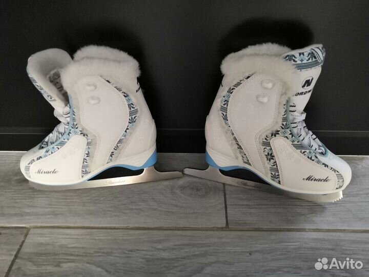 Коньки фигурные женские 35 размер