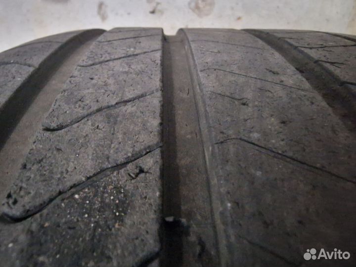 Pirelli P Zero PZ4 295/35 R21 107Y