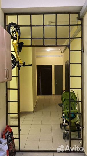 Перегородка подъездная, дверь с замком