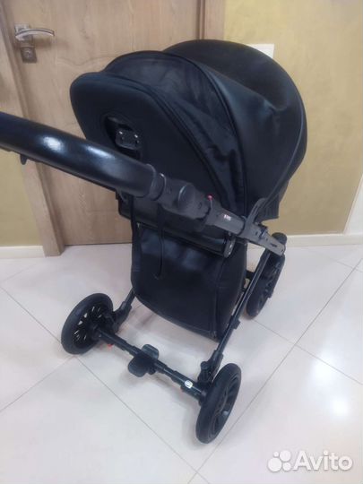 Детская прогулочная коляска