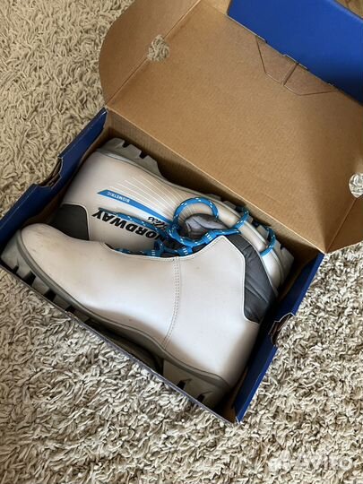 Лыжные ботинки