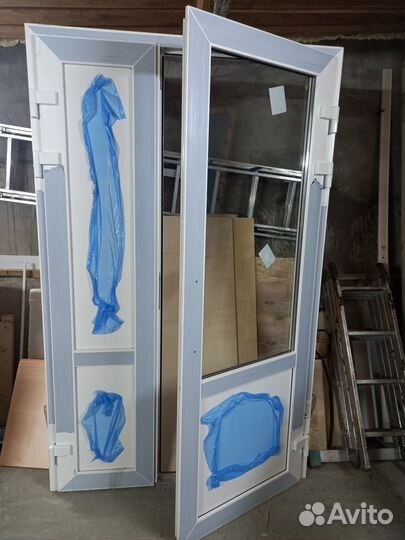 Дверь входная металопласт