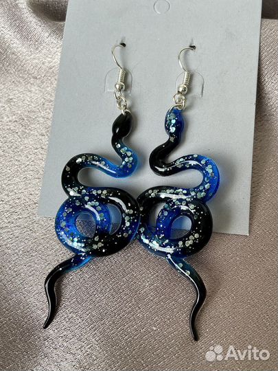 Серьги-змейки из эпоксидной смолы