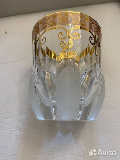 Кувшин и стаканы