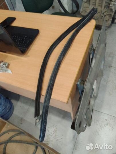 Уплотнитель стекла правый Volvo Fh 4 D13A460S 2017