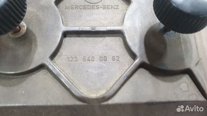 Крышка предохранителя на Mercedes-Benz W123