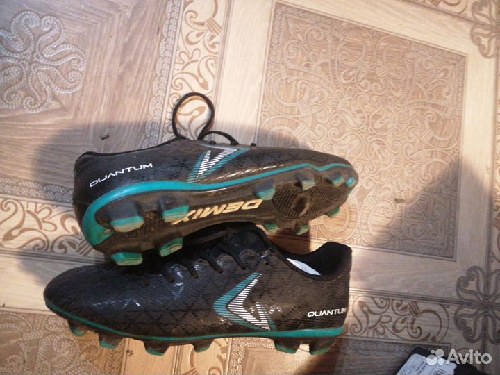 Продам бутсы футбольные б/у размеры 39 и 40,5