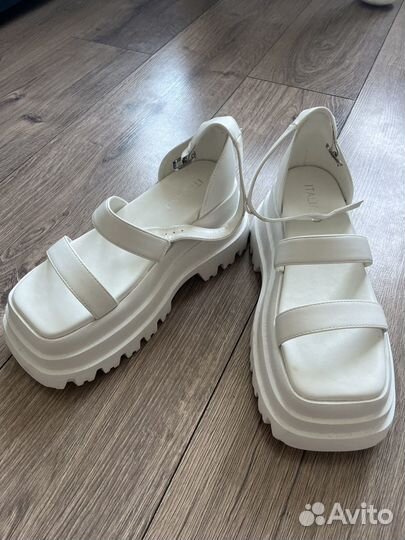 Босоножки новые 38