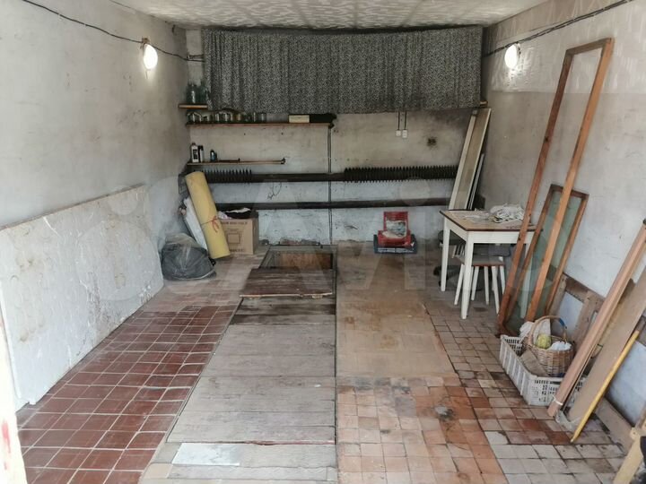 Гараж, > 30 м²
