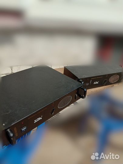 Звуковое оборудование мощный усилитель с колонками