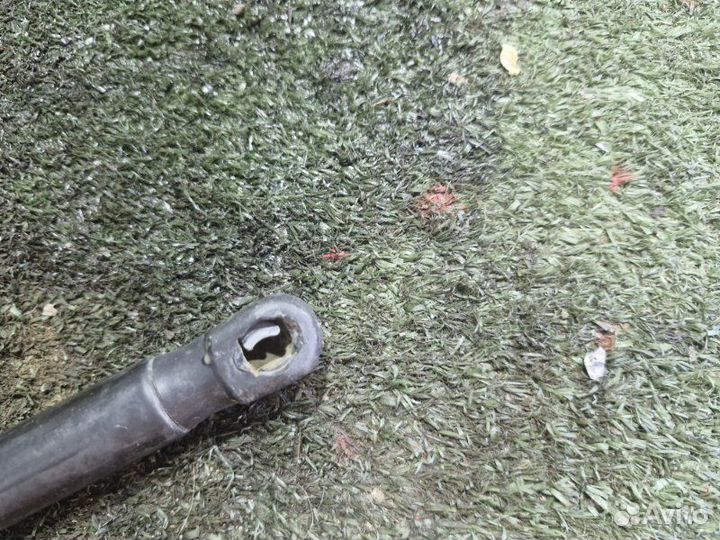 Амортизатор двери багажника задний правый Kia Rio