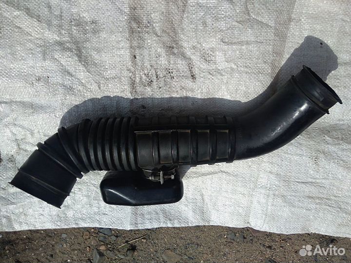 Патрубок воздушного фильтра с резонатором